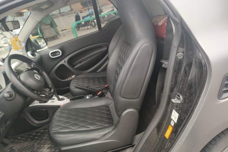 Used smart fortwo 2015 1.0L 52 kW hardtop Dynamic version Left Rear Seat