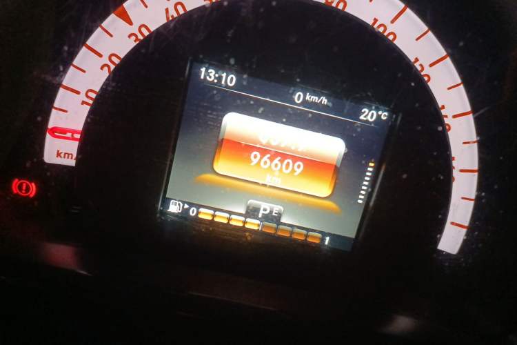 Used smart fortwo 2015 1.0L 52 kW Hardtop Passion Edition Odometer Close Up