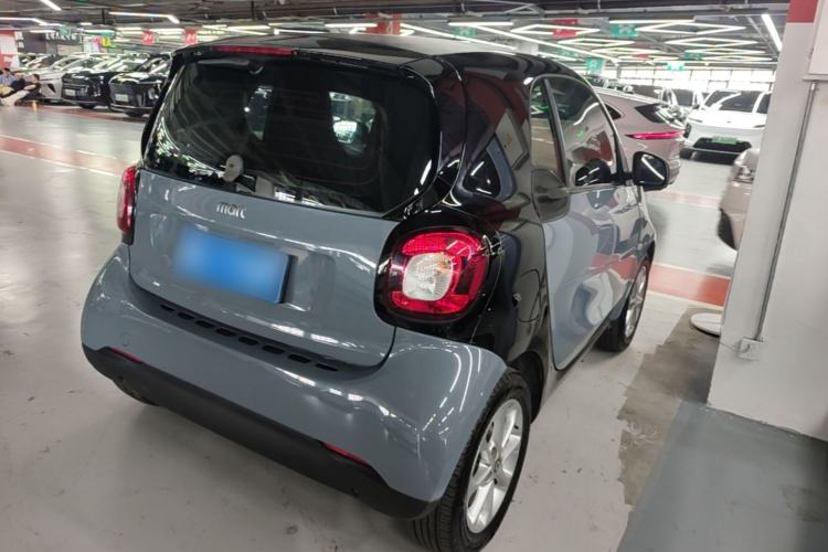 Used smart fortwo 2015 1.0L 52 kW hardtop Dynamic version Rear Right 45 Deg