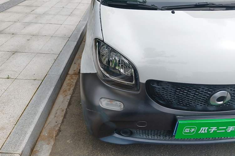 Used smart fortwo 2015 1.0L 52 kW hardtop Dynamic version Right Front Headlight
