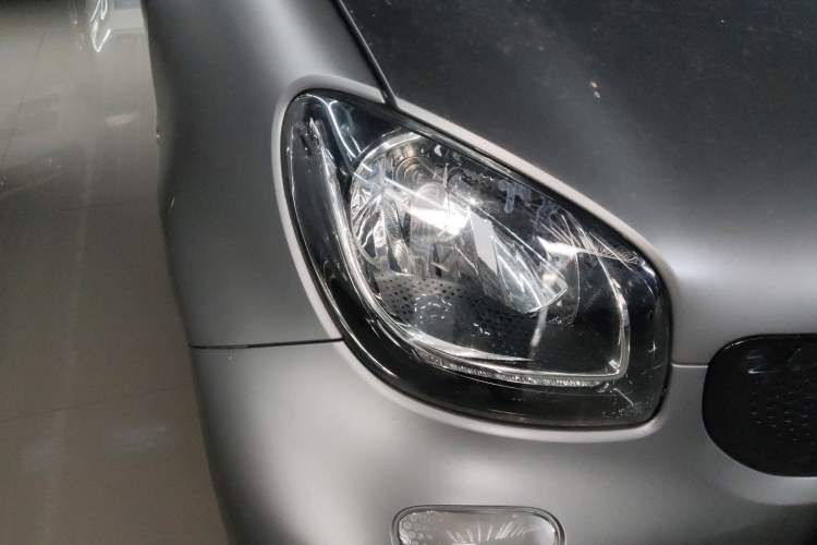 Used smart fortwo 2015 1.0L 52 kW Hardtop Passion Edition Right Front Headlight