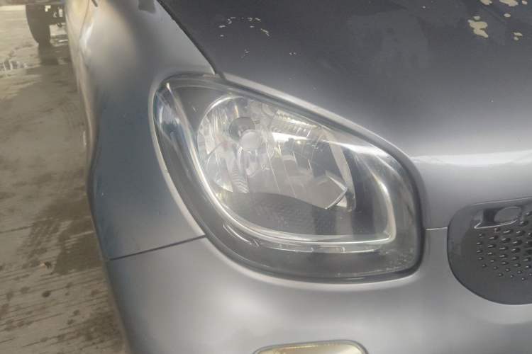 Used smart fortwo 2015 1.0L 52 kW hardtop Dynamic version Right Front Headlight