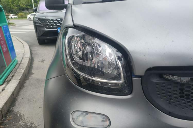 Used smart fortwo 2015 1.0L 52 kW hardtop Dynamic version Right Front Headlight