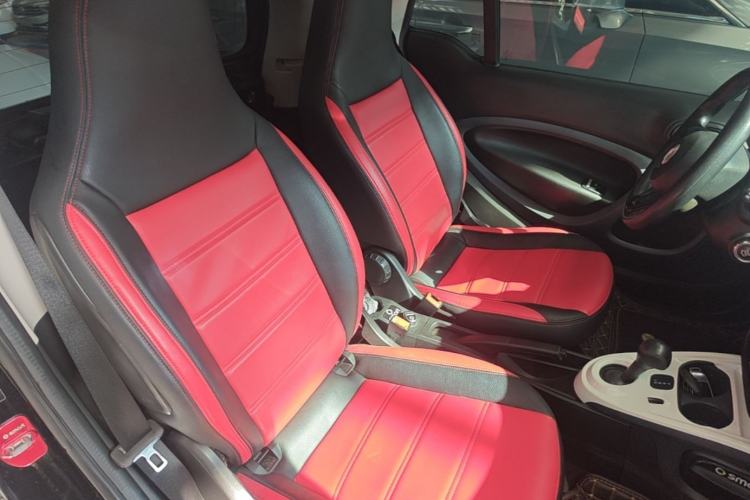 Used smart fortwo 2015 1.0L 52 kW hardtop Dynamic version Right Front Seat