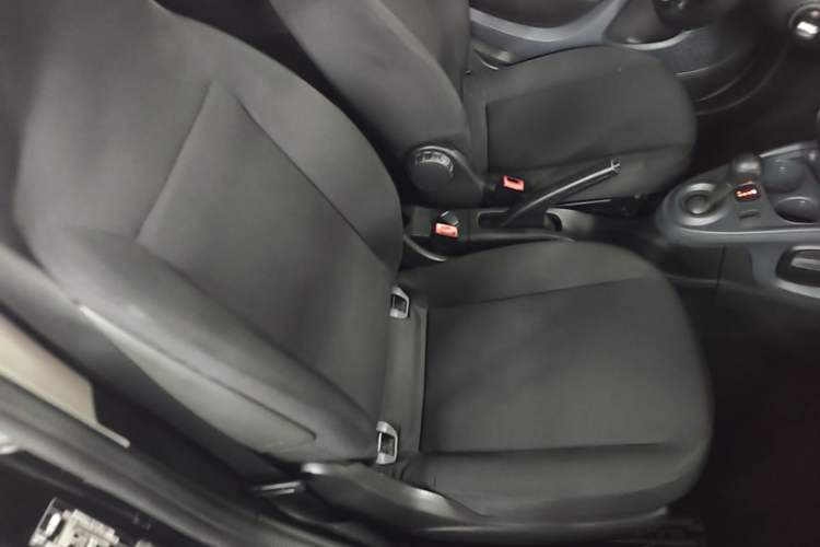 Used smart fortwo 2015 1.0L 52 kW hardtop Dynamic version Right Front Seat