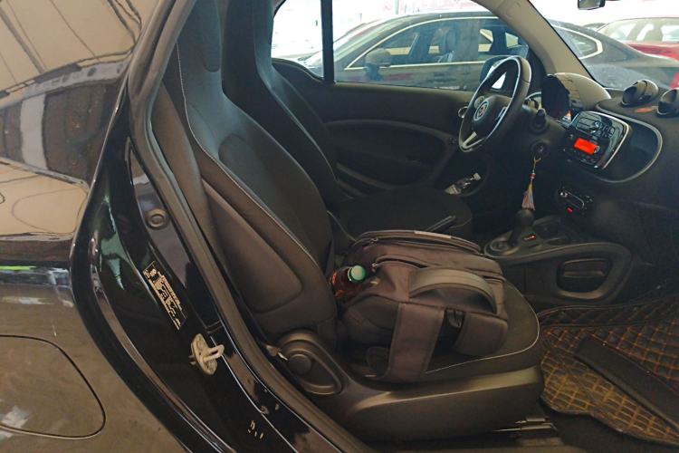 Used smart fortwo 2015 1.0L 52 kW Hardtop Passion Edition Right Front Seat