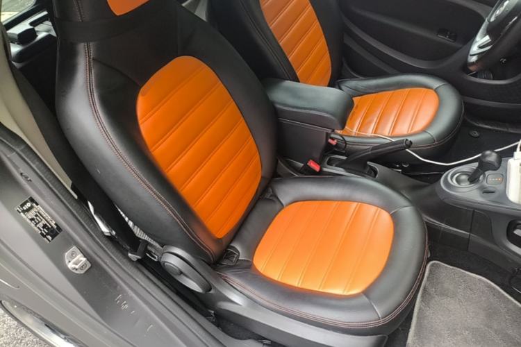 Used smart fortwo 2015 1.0L 52 kW Hardtop Passion Edition Right Front Seat