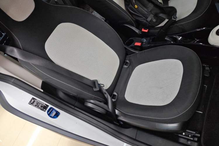 Used smart fortwo 2015 1.0L 52 kW Hardtop Passion Edition Right Front Seat