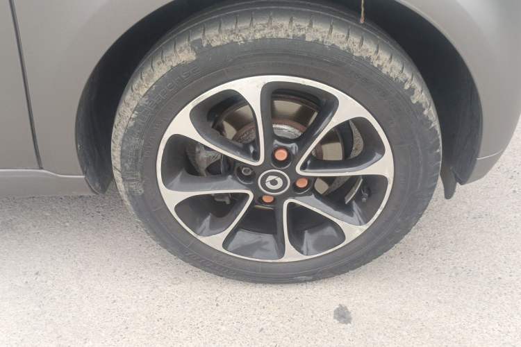 Used smart fortwo 2015 1.0L 52 kW Hardtop Passion Edition Right Front Wheel Hub