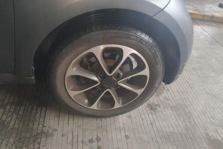 Used smart fortwo 2015 1.0L 52 kW hardtop Dynamic version Right Front Wheel Hub