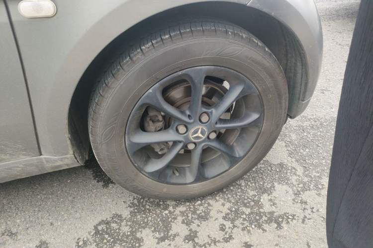 Used smart fortwo 2015 1.0L 52 kW hardtop Dynamic version Right Front Wheel Hub