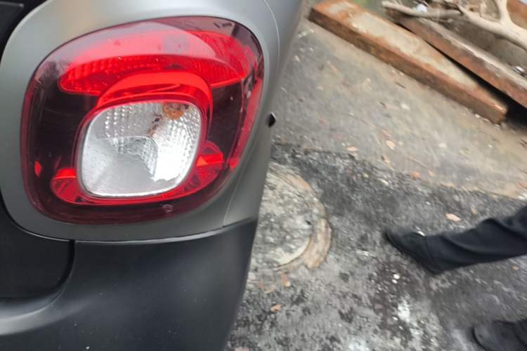 Used smart fortwo 2015 1.0L 52 kW Hardtop Passion Edition Right Rear Taillight