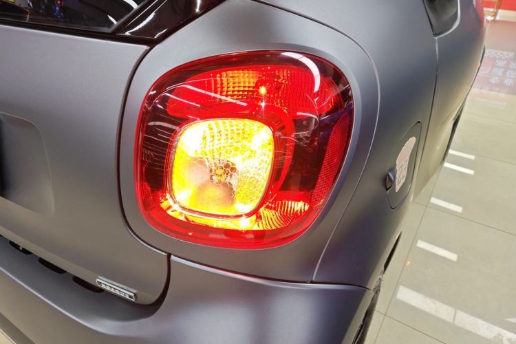 Used smart fortwo 2015 1.0L 52 kW Hardtop Passion Edition Right Rear Taillight