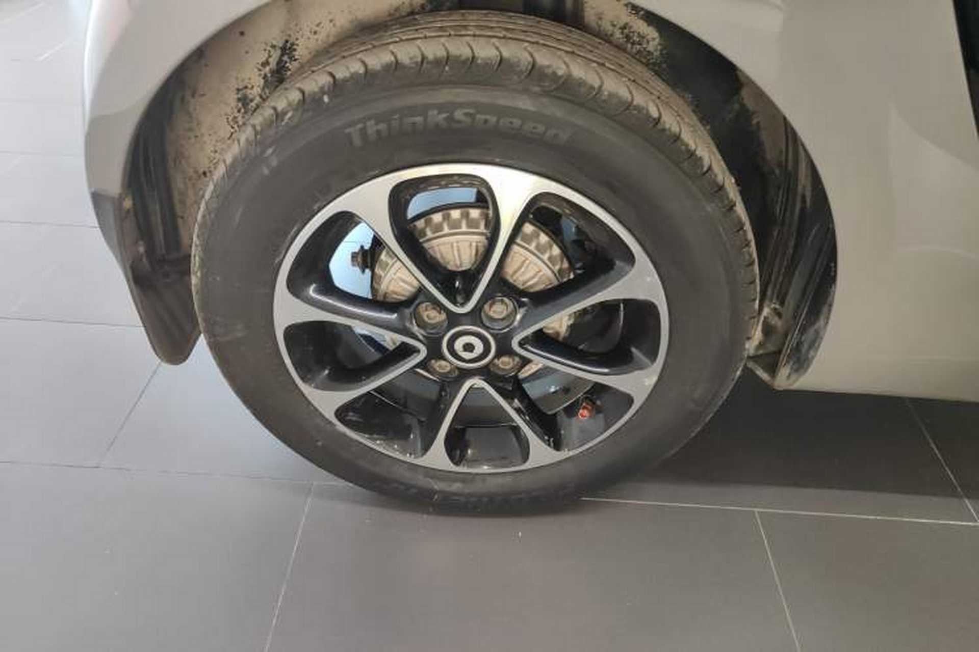 Used smart fortwo 2015 1.0L 52 kW Hardtop Passion Edition Right Rear Wheel Hub