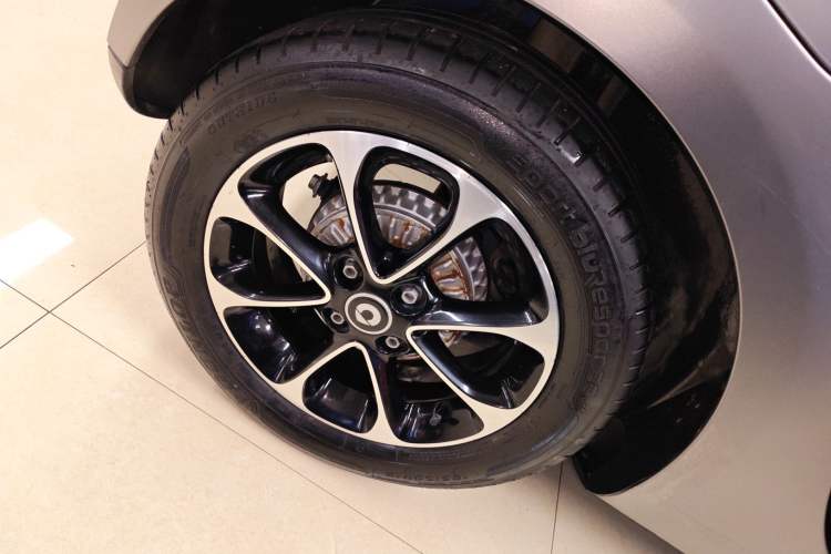 Used smart fortwo 2015 1.0L 52 kW Hardtop Passion Edition Right Rear Wheel Hub