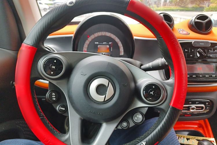 Used smart fortwo 2015 1.0L 52 kW hardtop Dynamic version Steering Wheel