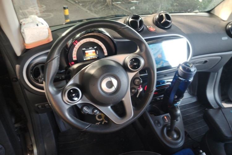 Used smart fortwo 2015 1.0L 52 kW Hardtop Passion Edition Steering Wheel
