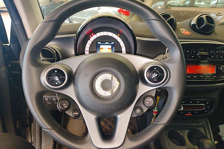 Used smart fortwo 2015 1.0L 52 kW Hardtop Passion Edition Steering Wheel