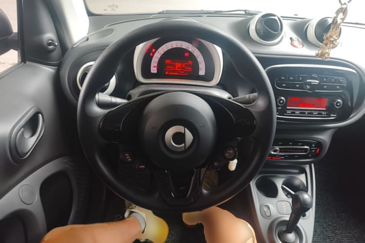 Used smart fortwo 2015 1.0L 52 kW hardtop Dynamic version Steering Wheel