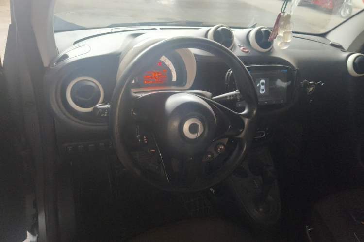 Used smart fortwo 2015 1.0L 52 kW hardtop Dynamic version Steering Wheel