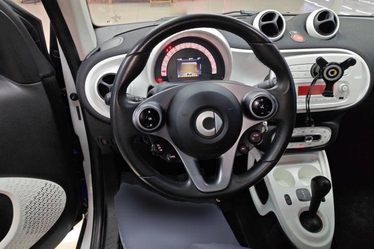 Used smart fortwo 2015 1.0L 52 kW Hardtop Passion Edition Steering Wheel