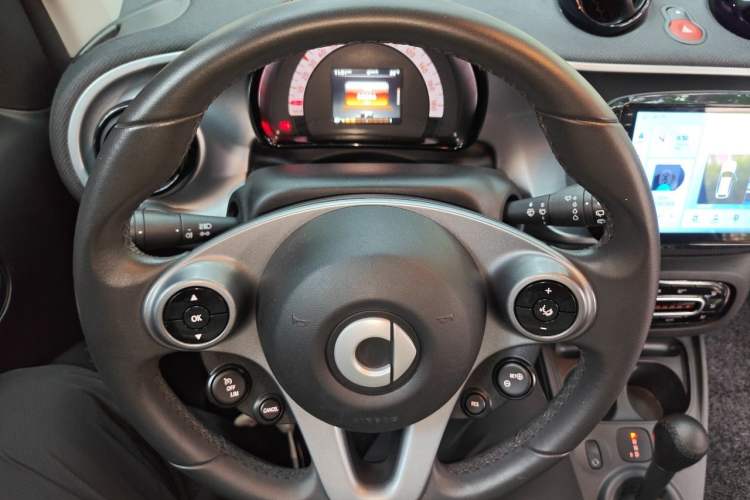 Used smart fortwo 2015 1.0L 52 kW Hardtop Passion Edition Steering Wheel