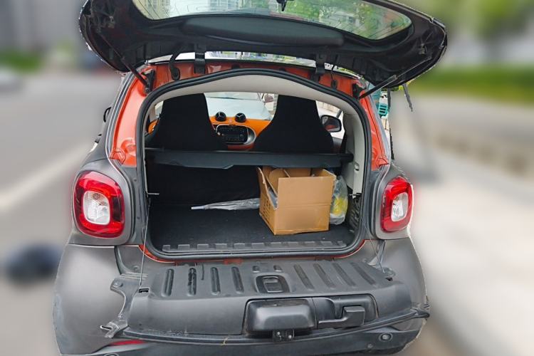 Used smart fortwo 2015 1.0L 52 kW hardtop Dynamic version Trunk