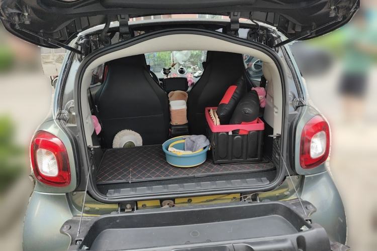 Used smart fortwo 2015 1.0L 52 kW hardtop Dynamic version Trunk