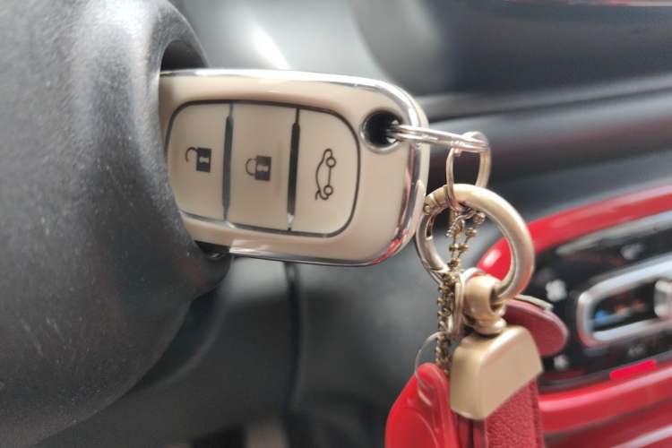 Used smart fortwo 2015 1.0L 52 kW hardtop Dynamic version Vehicle Key