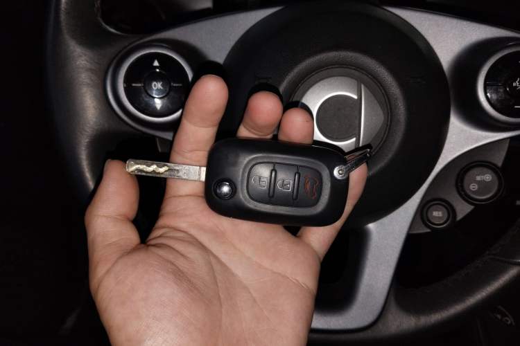 Used smart fortwo 2015 1.0L 52 kW Hardtop Passion Edition Vehicle Key