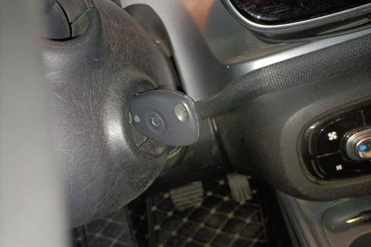 Used smart fortwo 2015 1.0L 52 kW Hardtop Passion Edition Vehicle Key