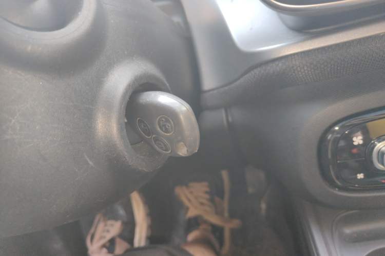 Used smart fortwo 2015 1.0L 52 kW Hardtop Passion Edition Vehicle Key