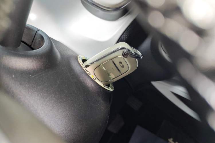 Used smart fortwo 2015 1.0L 52 kW Hardtop Passion Edition Vehicle Key