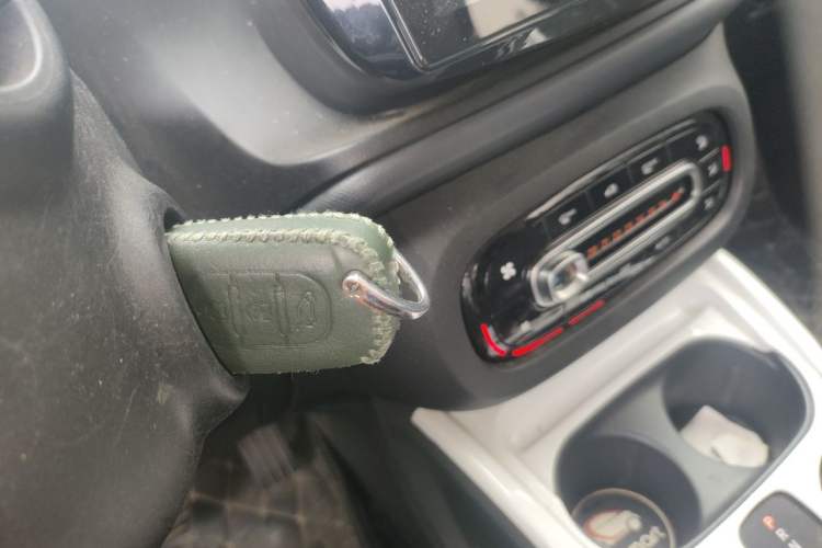 Used smart fortwo 2015 1.0L 52 kW hardtop Dynamic version Vehicle Key