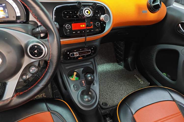 Used smart fortwo 2015 1.0L 52 kW Hardtop Passion Edition Audio And AC Panel