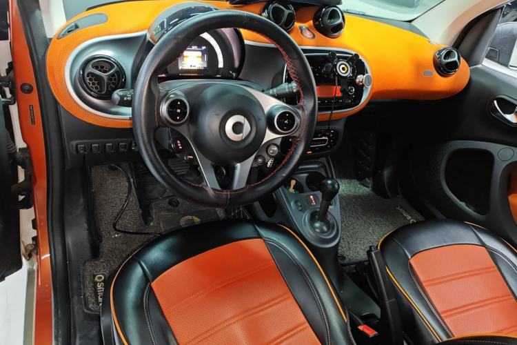 Used smart fortwo 2015 1.0L 52 kW Hardtop Passion Edition Center Console