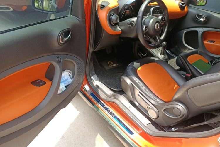 Used smart fortwo 2015 1.0L 52 kW Hardtop Passion Edition Driver Seat