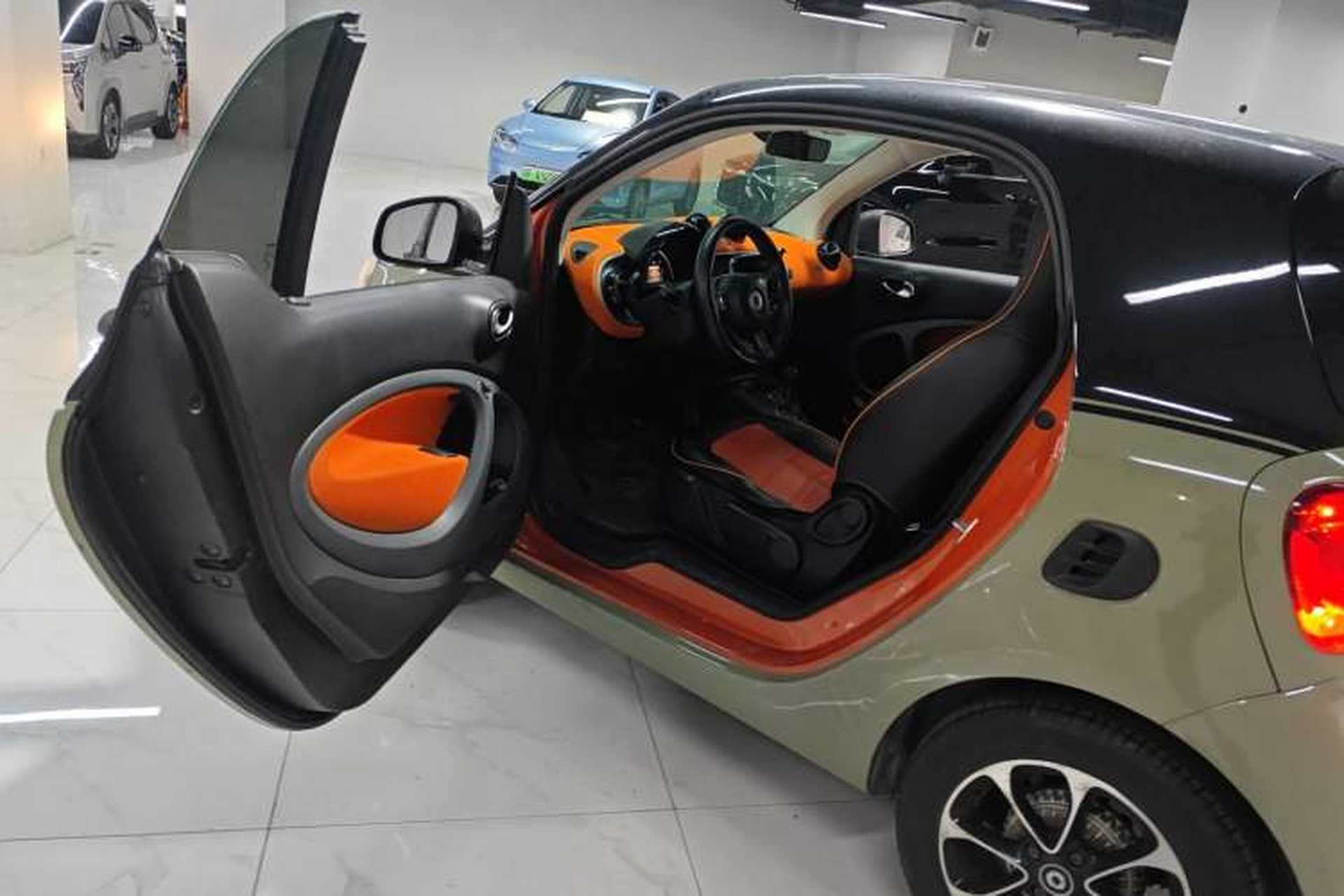 Used smart fortwo 2015 1.0L 52 kW Hardtop Passion Edition Driver Seat