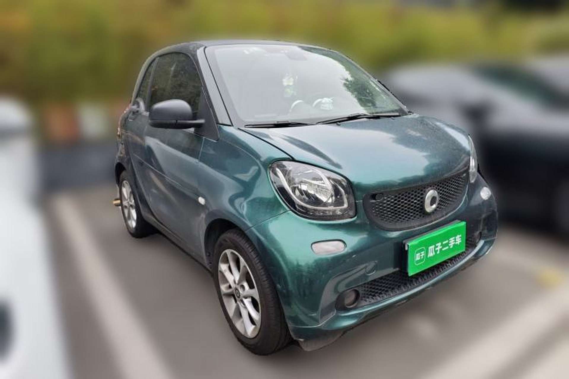 Used smart fortwo 2015 1.0L 52 kW hardtop Dynamic version Front Right 45 Deg