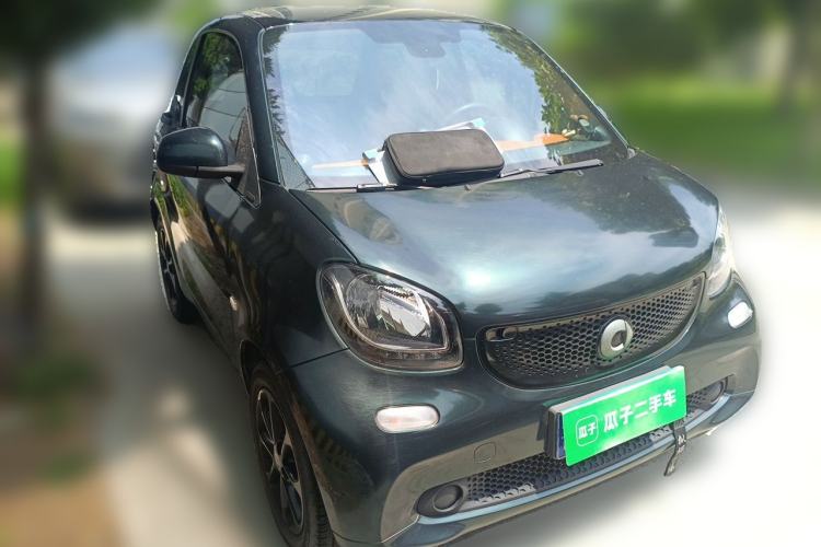 Used smart fortwo 2015 1.0L 52 kW Hardtop Passion Edition Front Right 45 Deg