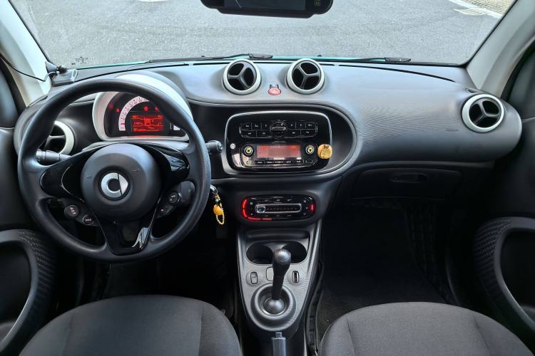 Used smart fortwo 2015 1.0L 52 kW hardtop Dynamic version Interior 1