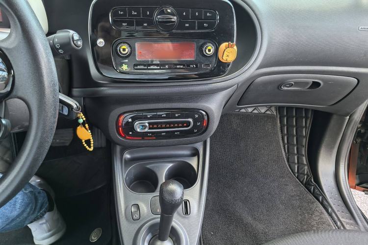 Used smart fortwo 2015 1.0L 52 kW hardtop Dynamic version Interior 2