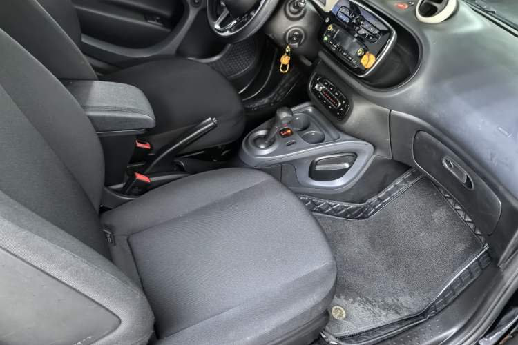 Used smart fortwo 2015 1.0L 52 kW hardtop Dynamic version Interior 6