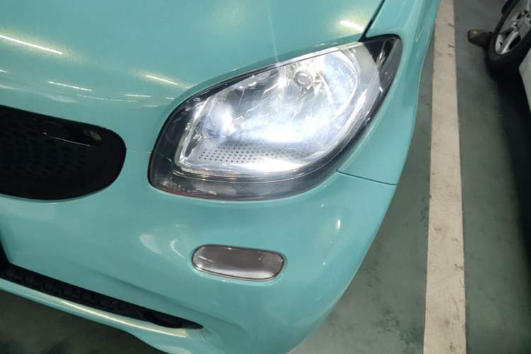 Used smart fortwo 2015 1.0L 52 kW Hardtop Passion Edition Left Front Headlight