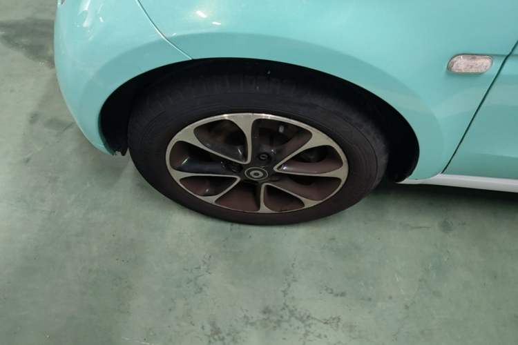 Used smart fortwo 2015 1.0L 52 kW Hardtop Passion Edition Left Front Wheel Hub