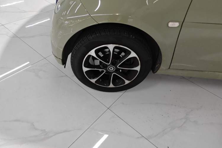 Used smart fortwo 2015 1.0L 52 kW Hardtop Passion Edition Left Front Wheel Hub