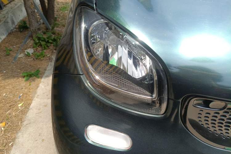Used smart fortwo 2015 1.0L 52 kW Hardtop Passion Edition Right Front Headlight