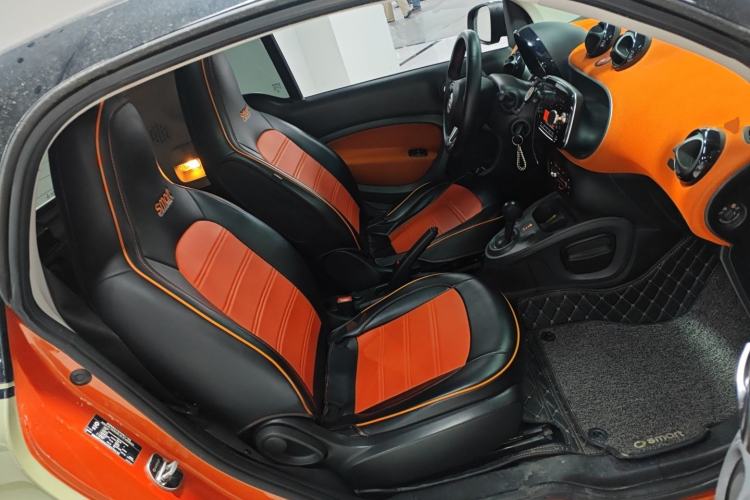 Used smart fortwo 2015 1.0L 52 kW Hardtop Passion Edition Right Front Seat