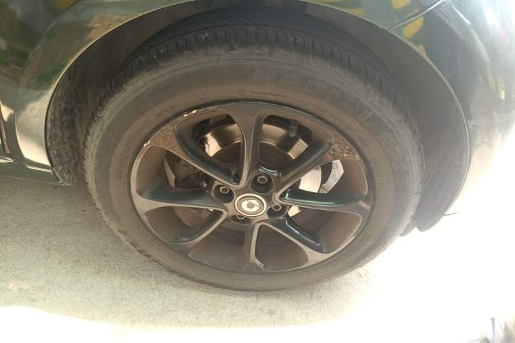 Used smart fortwo 2015 1.0L 52 kW Hardtop Passion Edition Right Front Wheel Hub