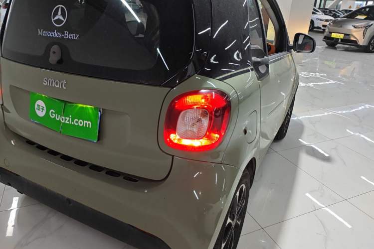 Used smart fortwo 2015 1.0L 52 kW Hardtop Passion Edition Right Rear Taillight